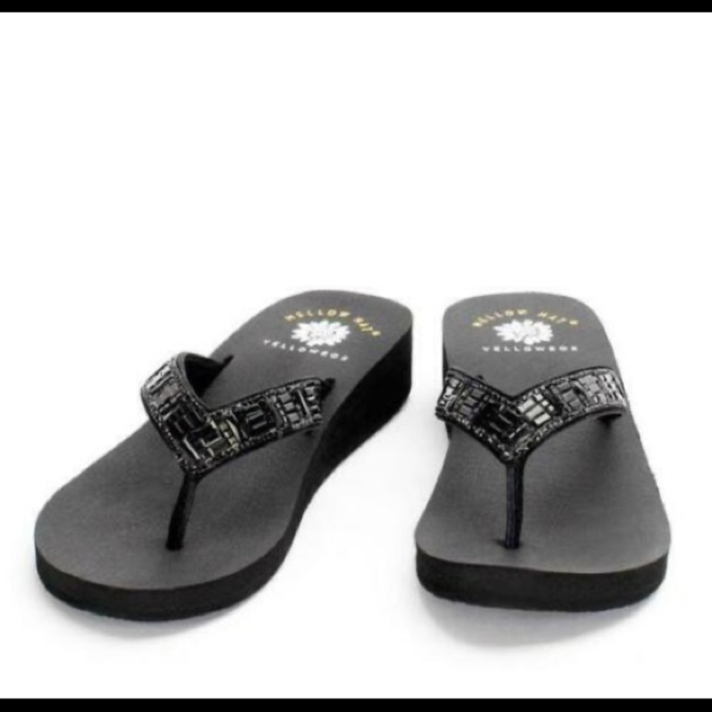 Yellow box Black Clarra rhinestones Mellow Mat 6.5